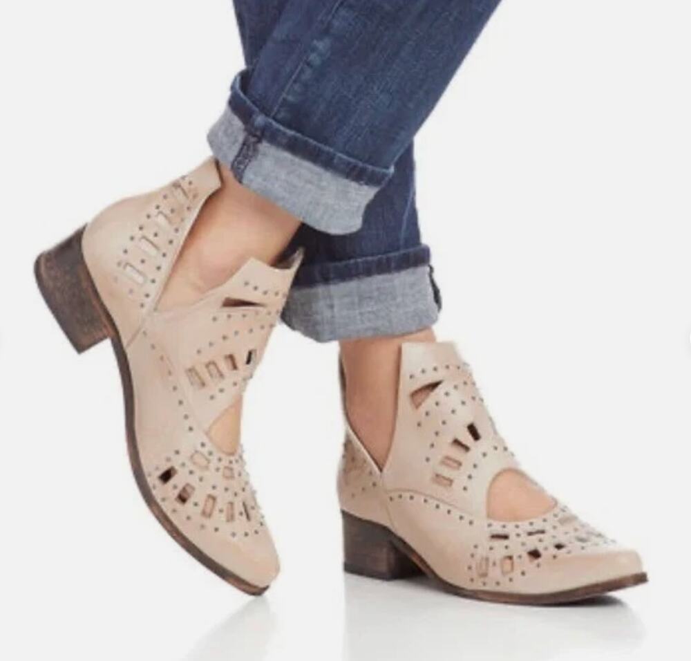Sbicca Womens 7 Navarro Beige Leather Ankle Boots Studded Boho Chic